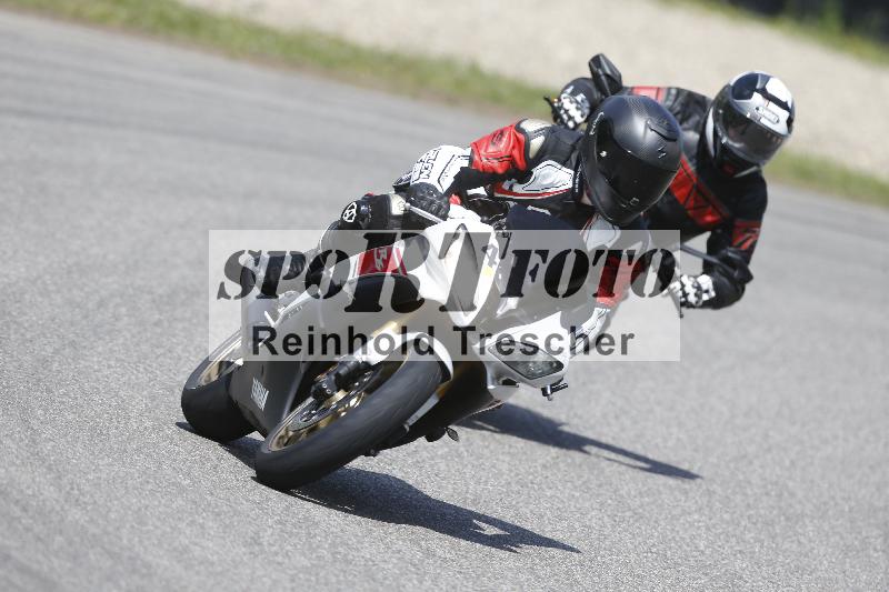 /Archiv-2025/09 22.04.2025 Cornu Master School ADR/rot-rouge/4